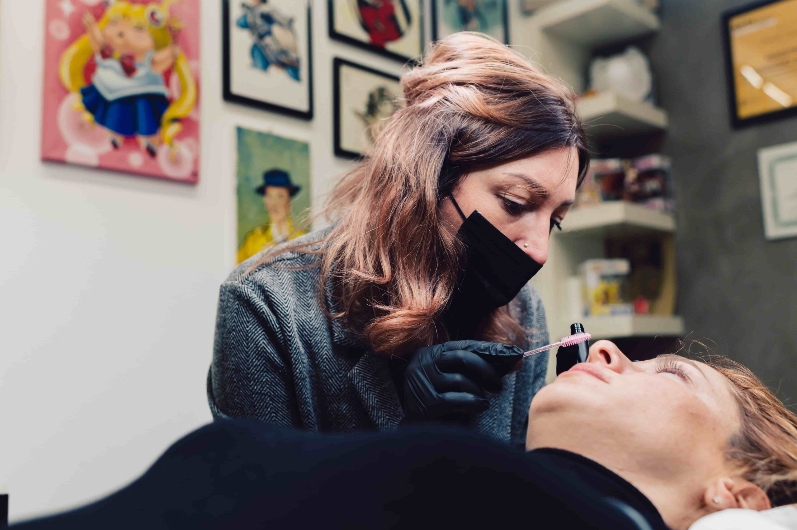 Sopracciglia laminate e tinte con il Brow Bomber: effetto pieno, ordinato e naturale