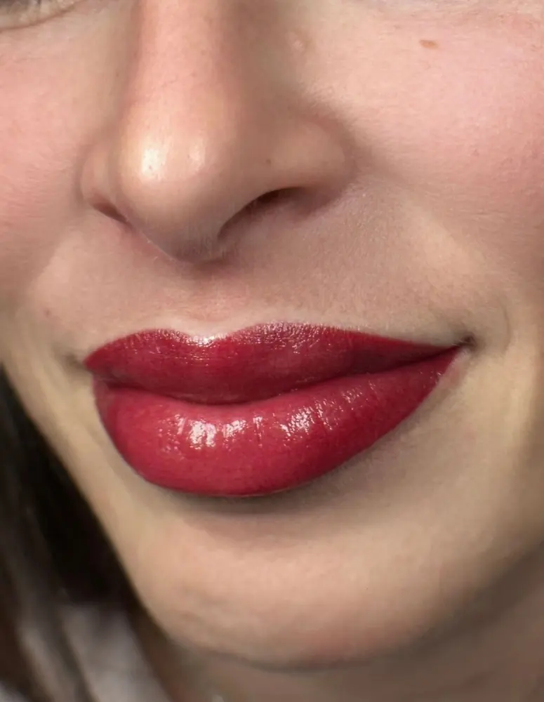 Trucco permanente labbra effetto rossetto rosso