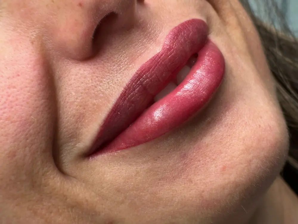 Trucco permanente labbra lip blush rosa naturale, primo piano